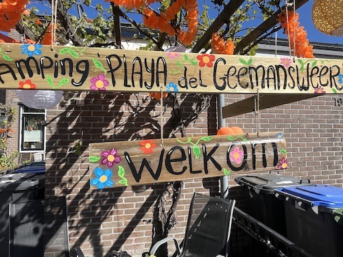 Feestelijk bord met daarop Camping Geemansweer